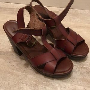American Eagle Sandals size 6